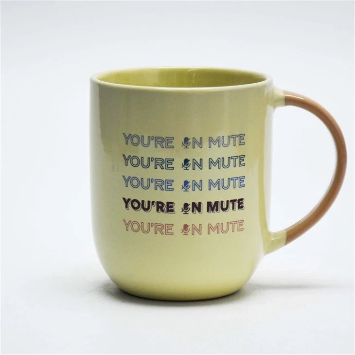 Couleur de couleur jaune en gros Tasse en céramique d'impression personnalisée pour cadeau